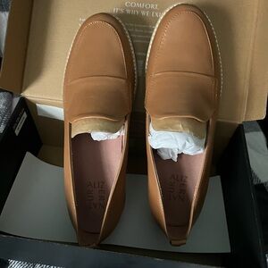Naturalizer woman Loafers New in box